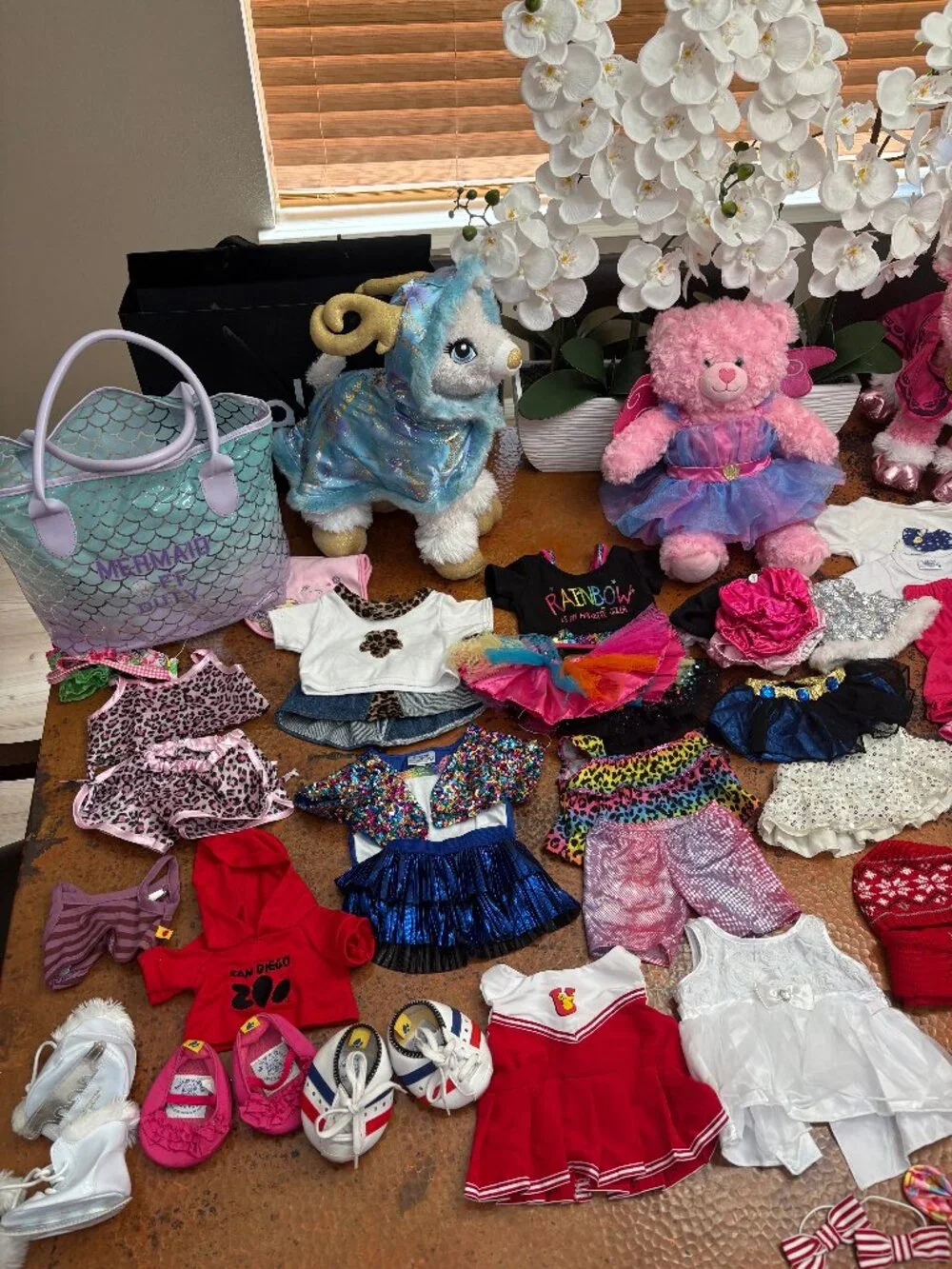 Build-A-Bear Lot    Glisten,  Twinkle,  Pink Teddy Bear    32 outfits of clothes